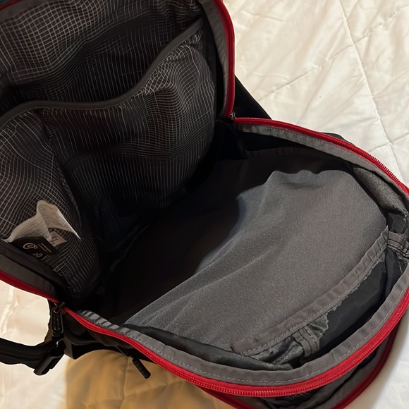 Timbuk2 laptop backpack black and red - Picture 3 of 4